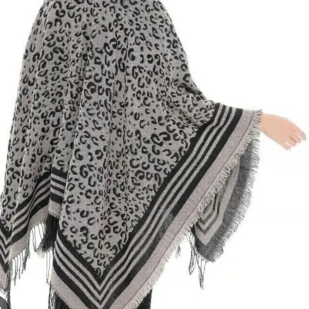 Southern Stitch Women's Leopard Knit Woven Poncho Cape O/S Black Gray Fringe - Picture 3 of 12